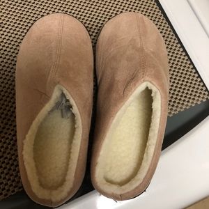 Brand new women’s size 5/6 slippers